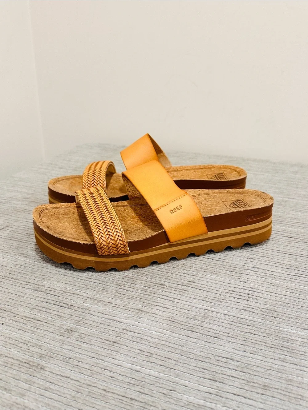 Reef Cushion Vista Hi Womens Platform Fashion Sandal Natural Braid Size 10